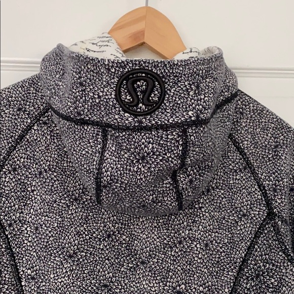 SOLD Lululemon Scuba Hoodie Size 6 - Picture 11 of 14